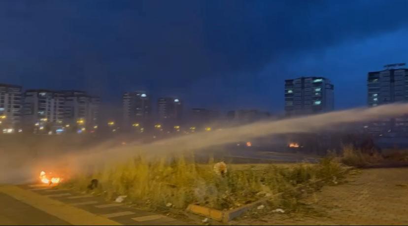 Diyarbakır’da şehir içinde anız yangını