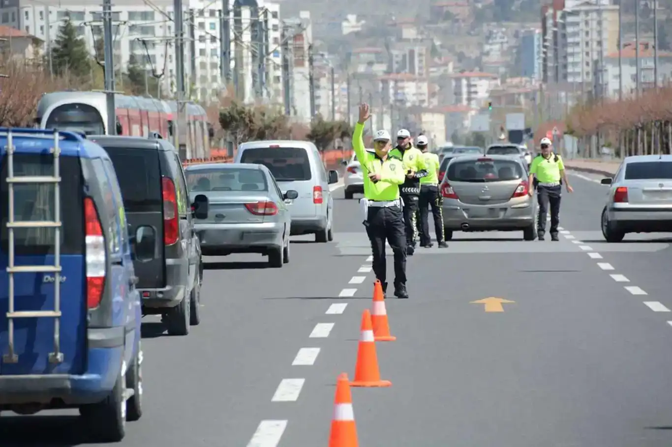 Trafikte büyük tehlike: 15 bin ehliyetsiz sürücü yakalandı