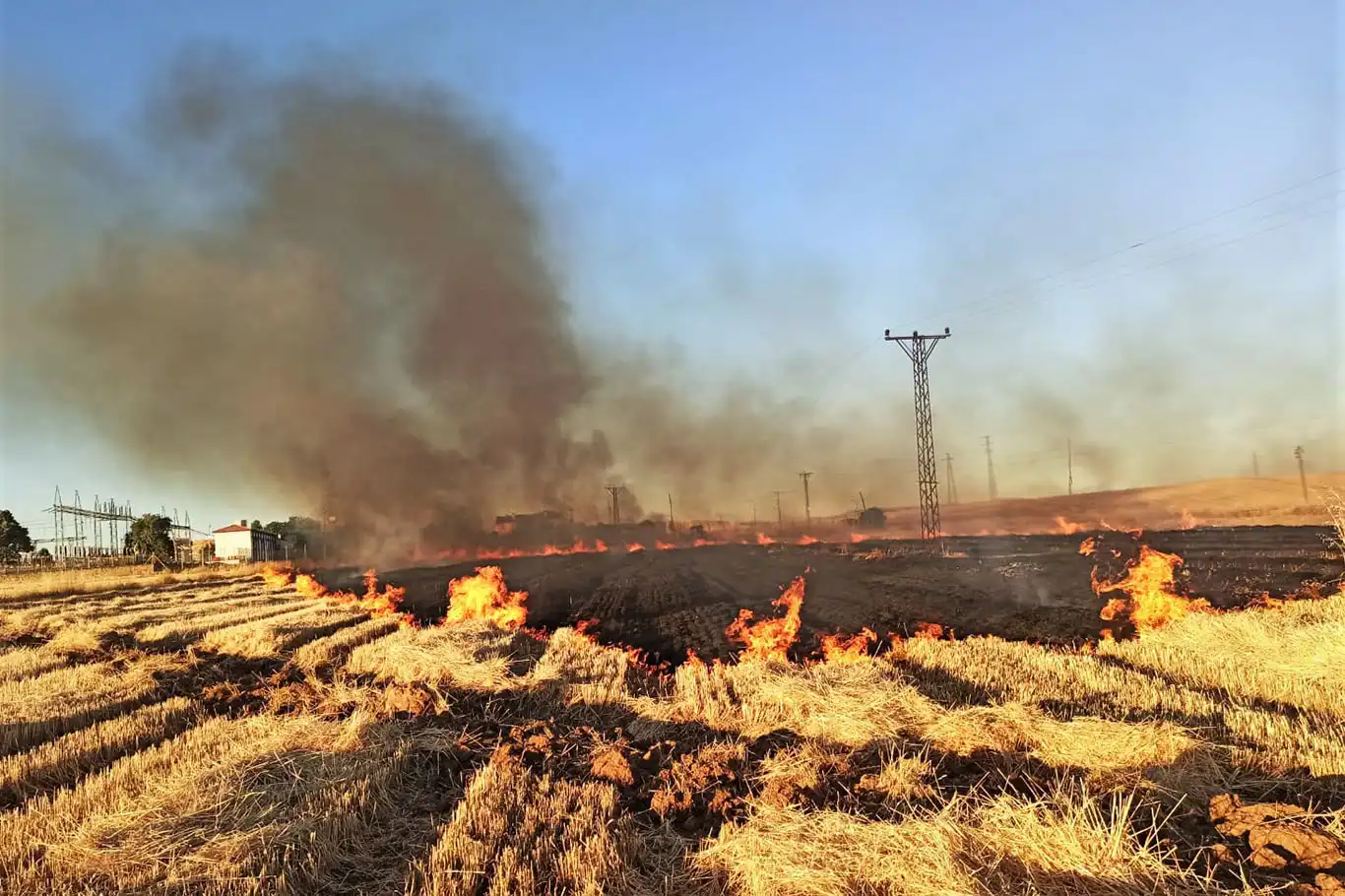 Şanlıurfa'da 16 mahalle elektriksiz kaldı