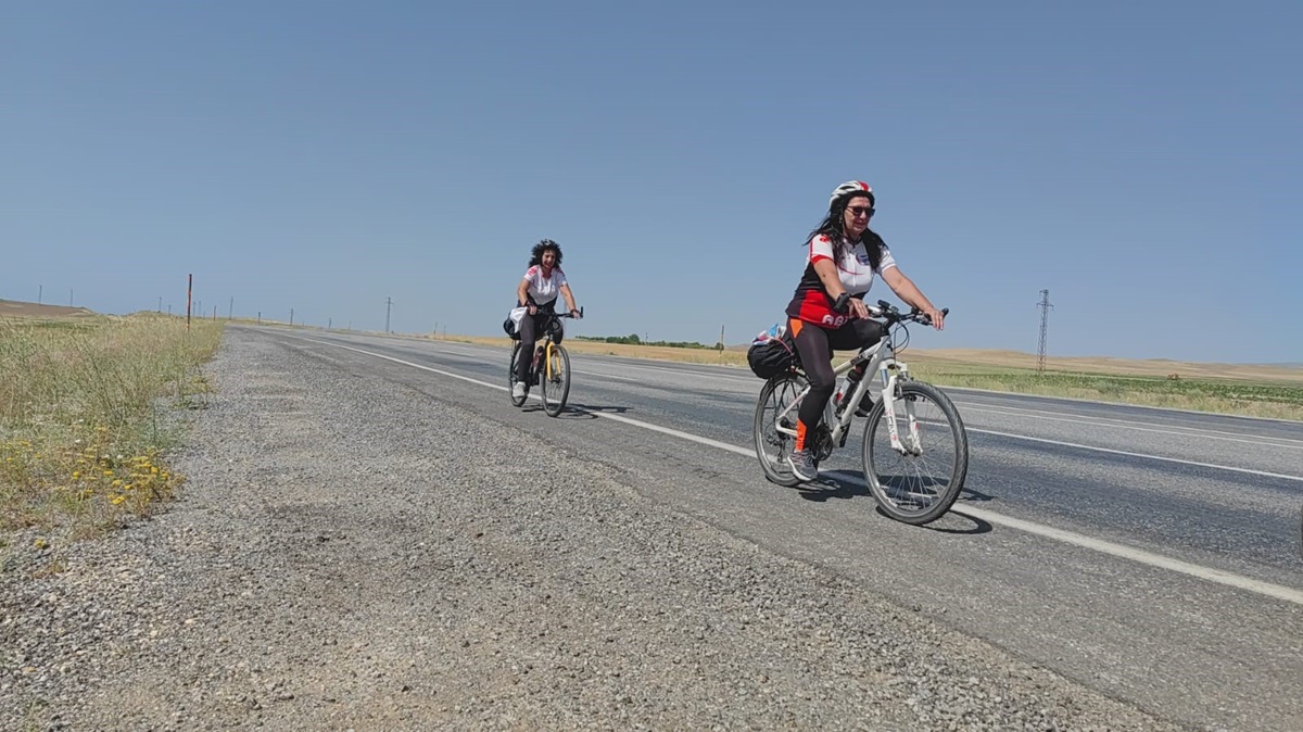 Pedal çevirerek kuraklığa dikkat çektiler!