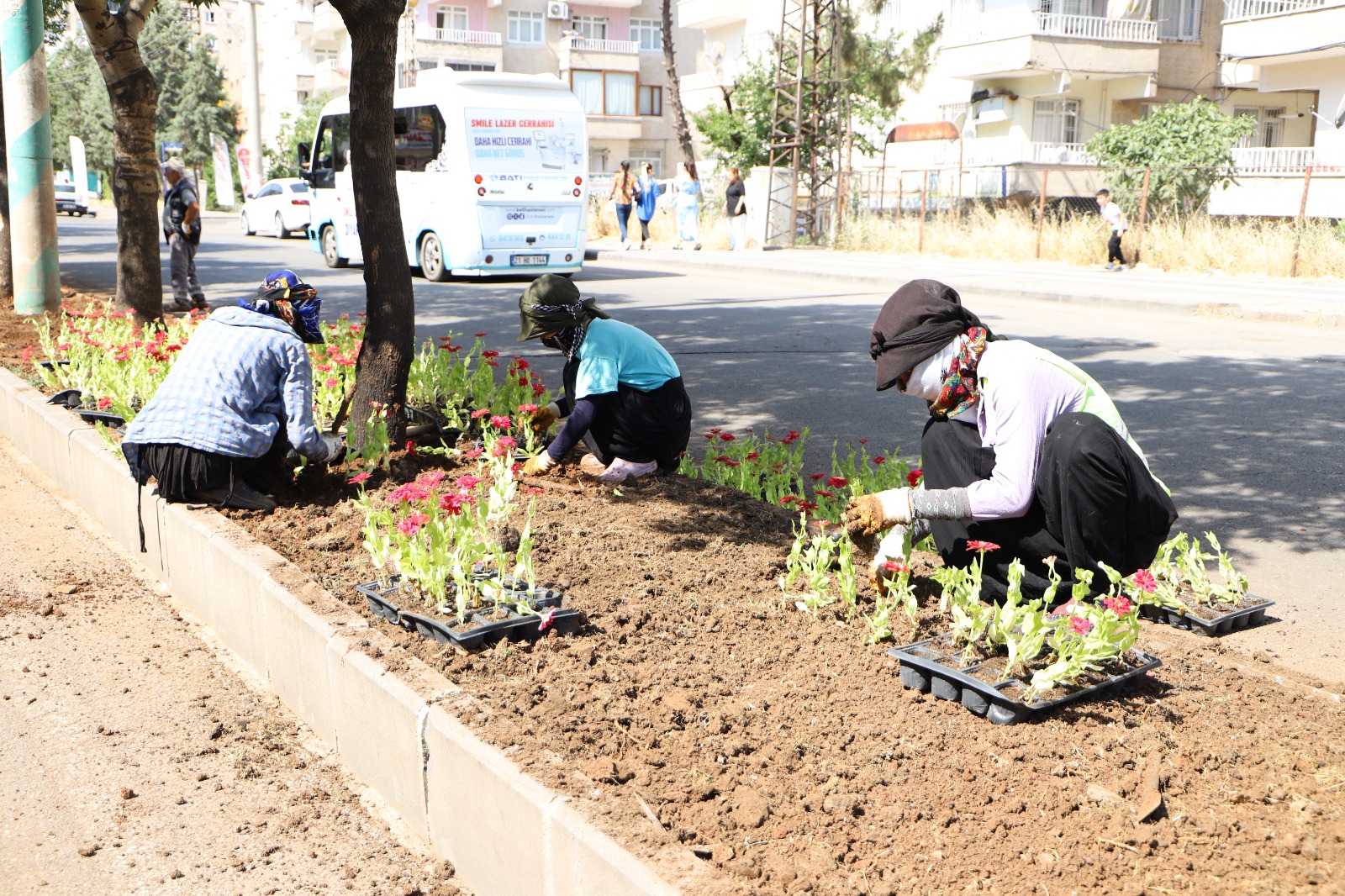 Diyarbakır'da bulvar ve caddelerde peyzaj çalışması yapıldı