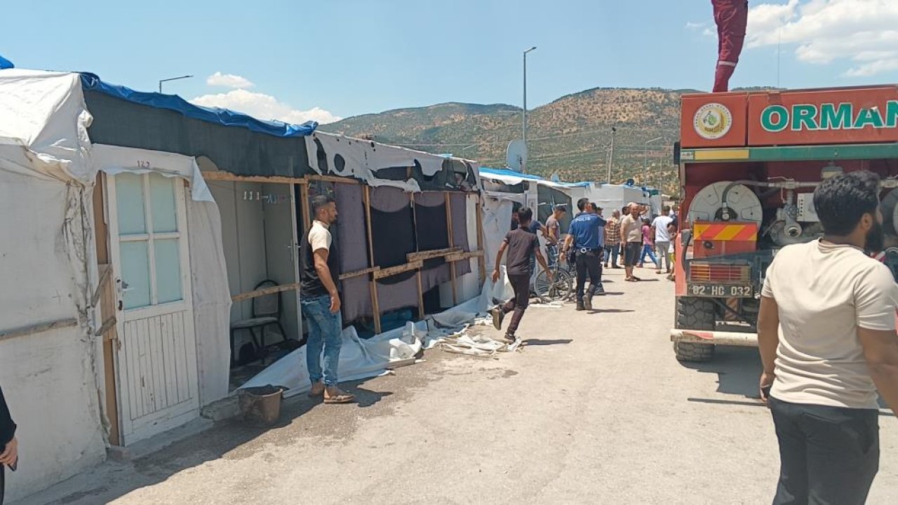 Konteyner kentte yangın: 4 konteyner küle döndü