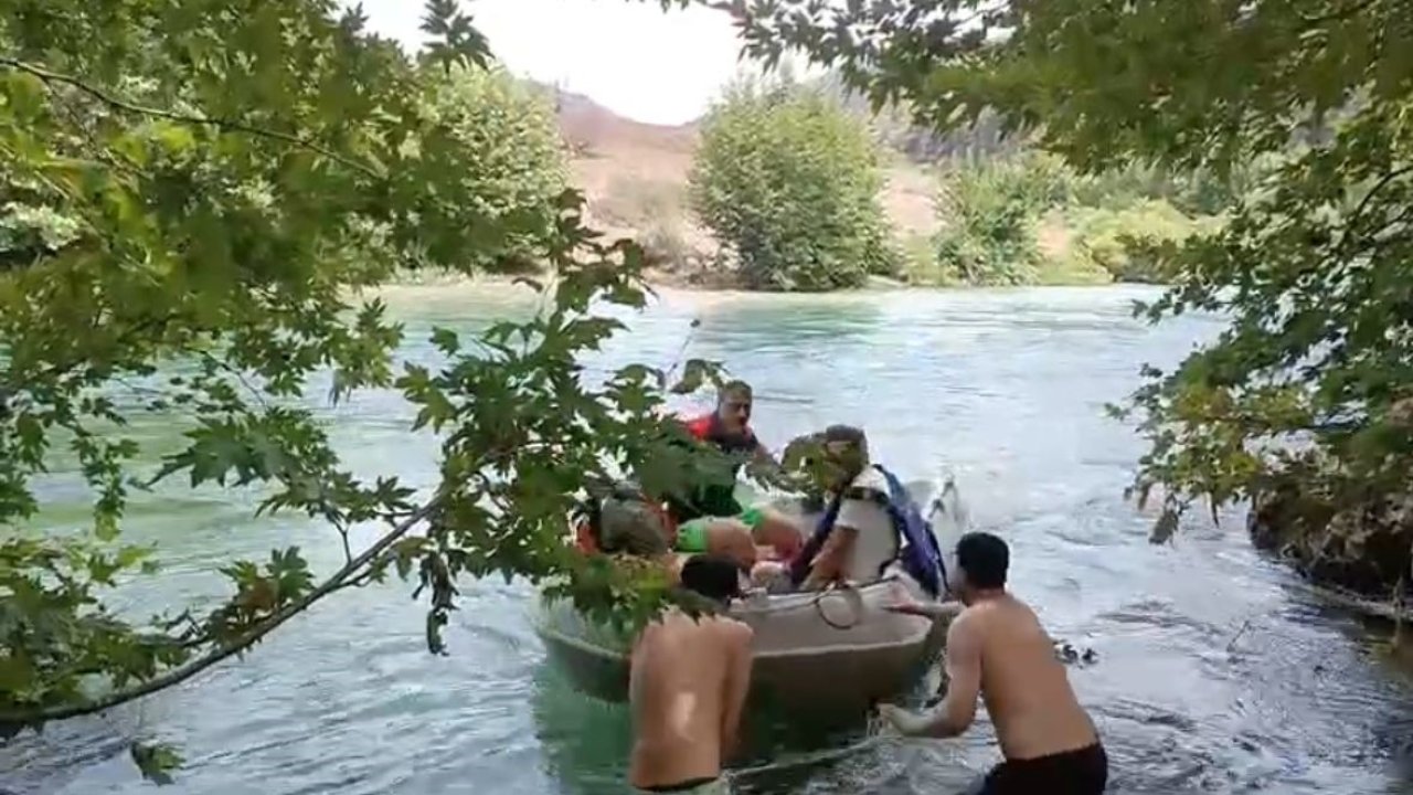 Dicle Nehri'nde mahsur kalan 10 kişilik aile kurtarıldı