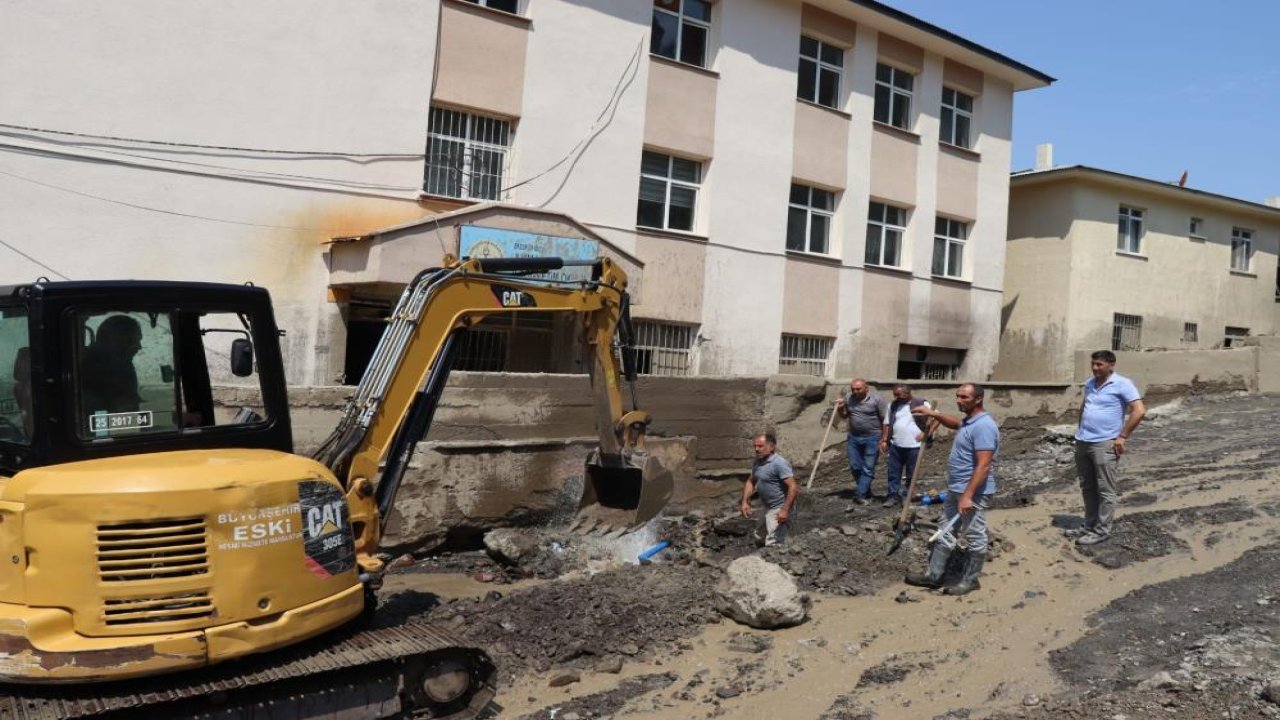 Erzurum’da sel yıkıp geçti