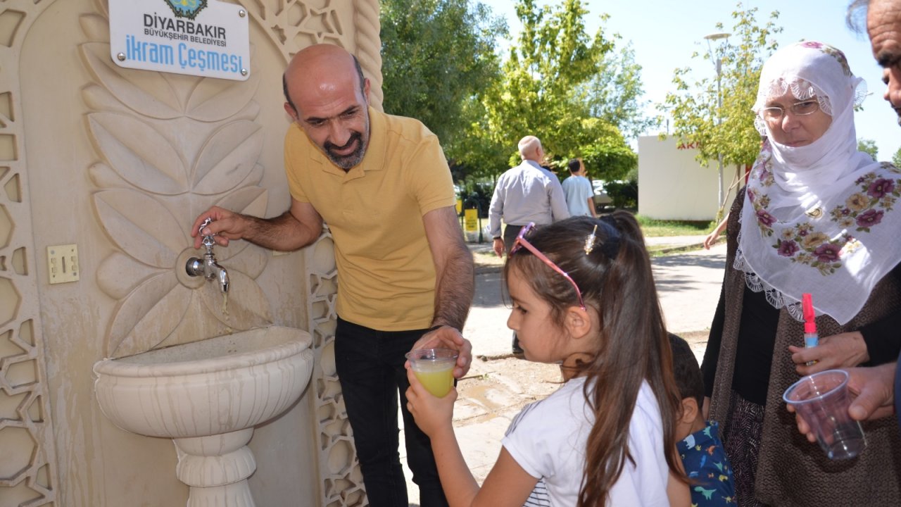 Diyarbakır Büyükşehir’den ikram çeşmelerinde limonata serinliği