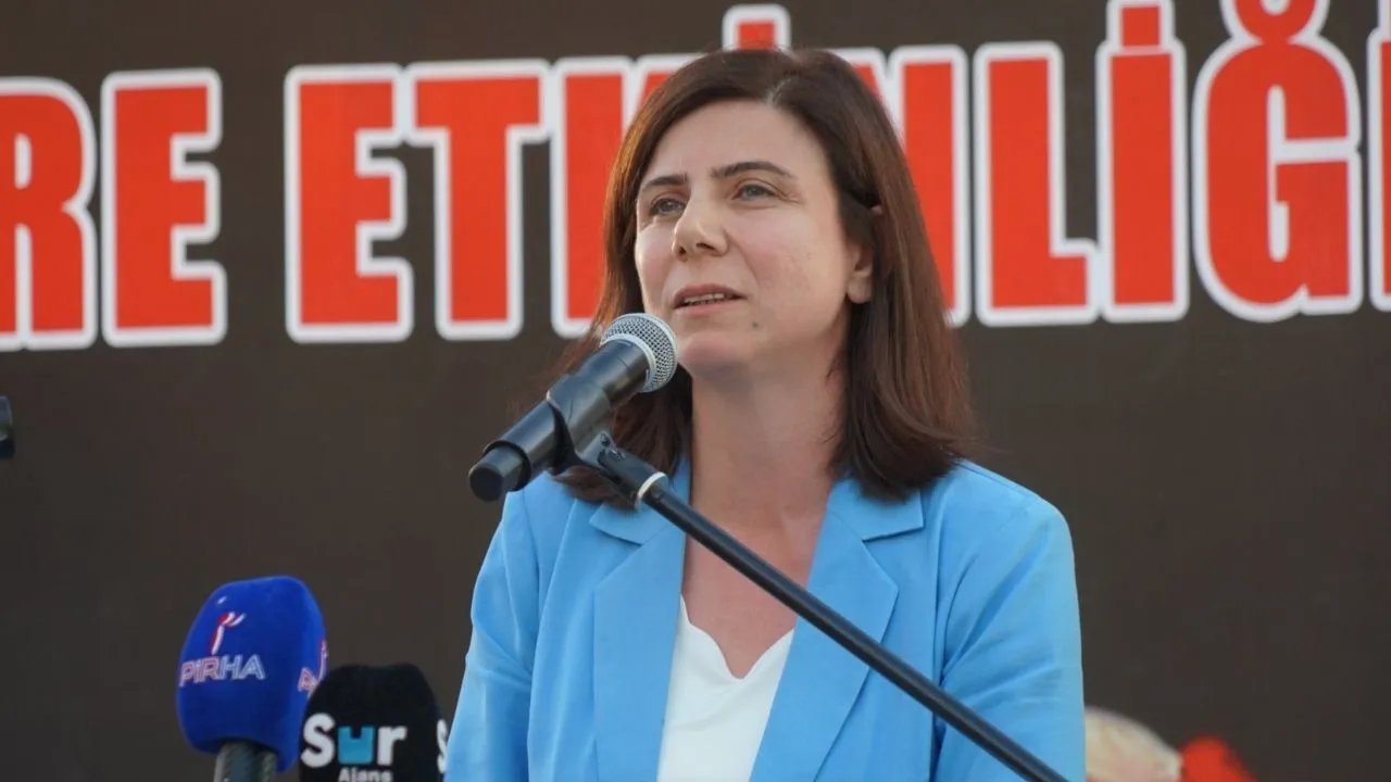 Serra Bucak: Diyarbakırlılar sokakta Kürtçeyi görünce mutlu oluyor