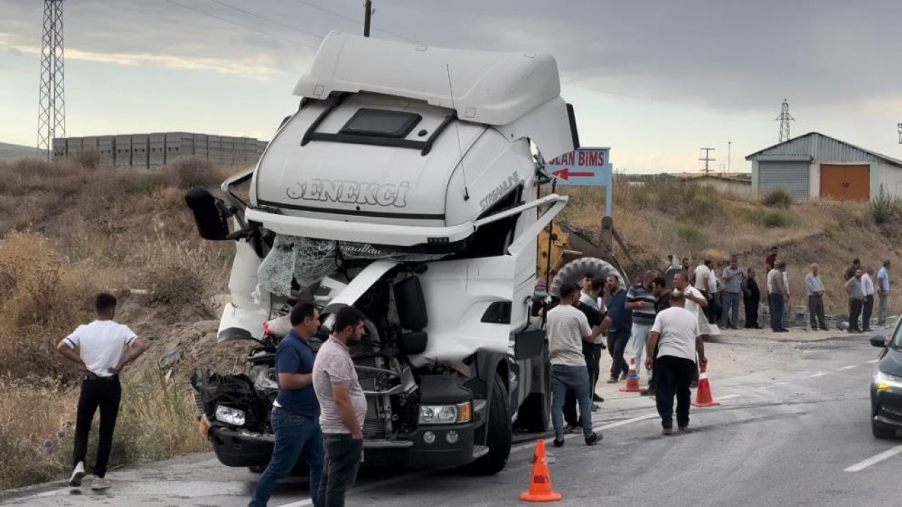 Bitlis’te tırlar çarpıştı: 2 yaralı