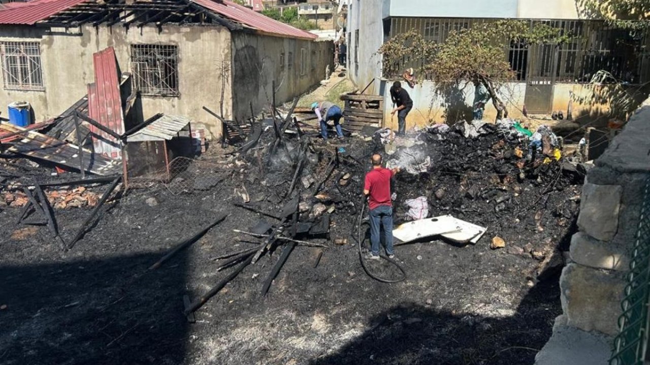 Diyarbakır’da bahçede çıkan yangın eve sıçradı