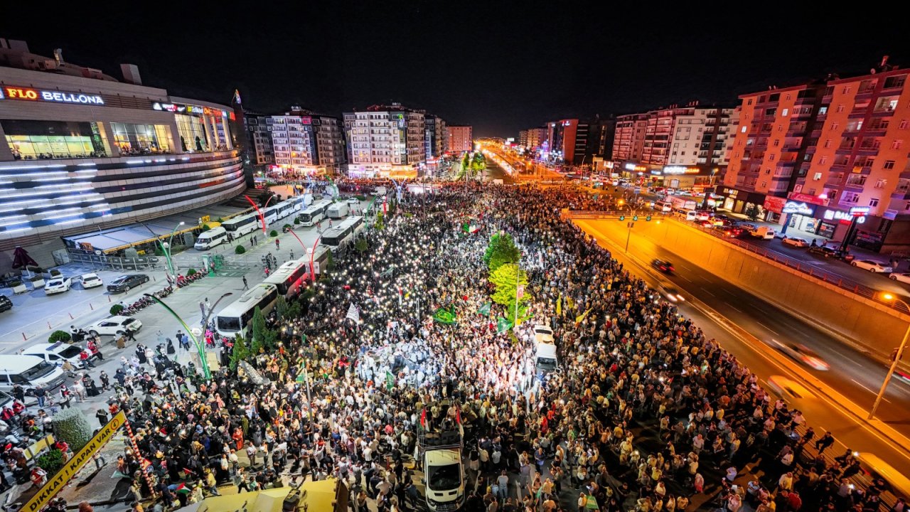 VİDEO- Diyarbakır’da binlerce kişi İsmail Haniye için yürüdü