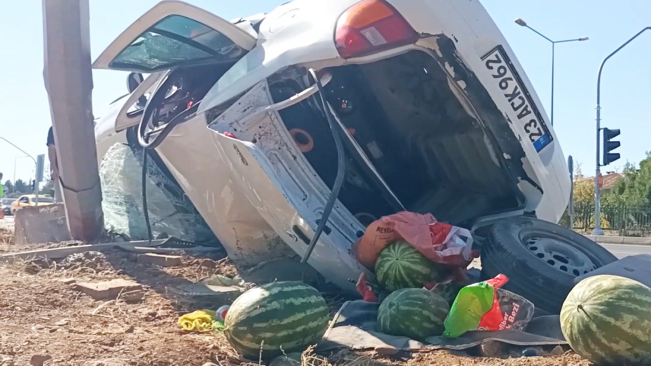 Bingöl’de direğe çarpan araçtaki 4 kişi yaralandı