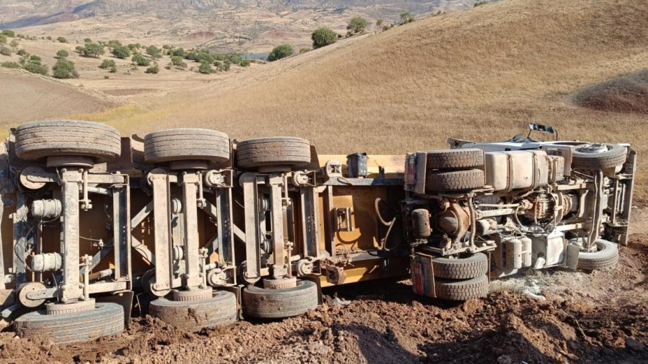 Sivas’ta kamyon devrildi: 1 ölü