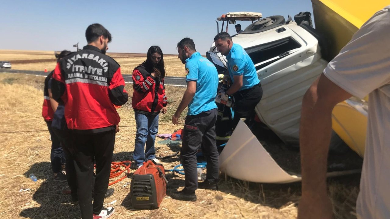 Diyarbakır’da kaza: Tır şoförü araç içinde sıkıştı