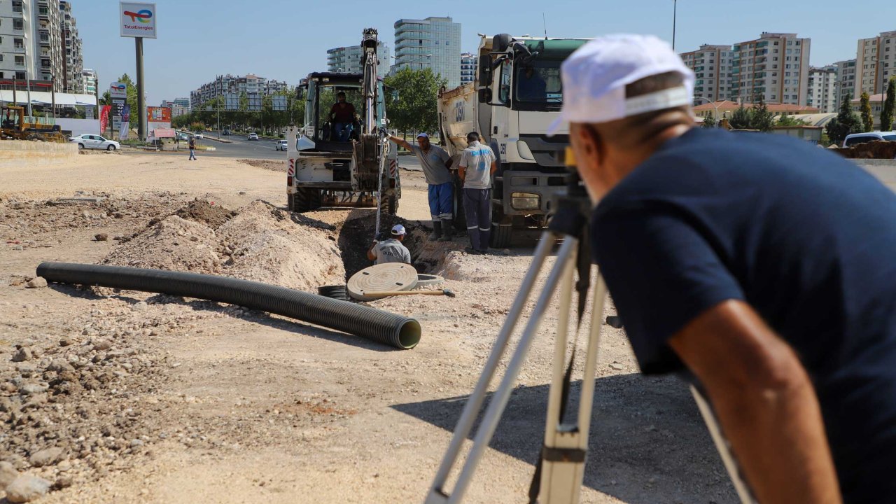 Diyarbakır’daki yeni bağlantı yoluna yağmursuyu hattı