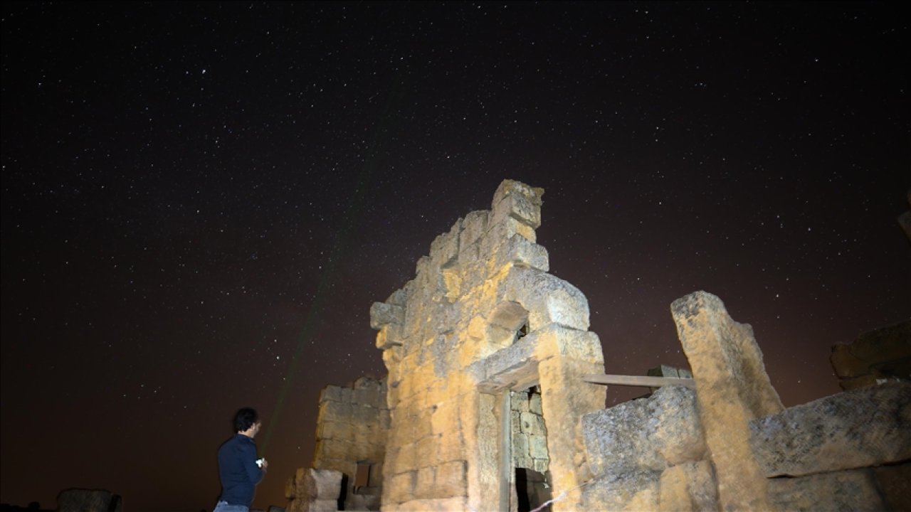 FOTO HABER - Diyarbakır’da beklenen meteor yağmuru başladı