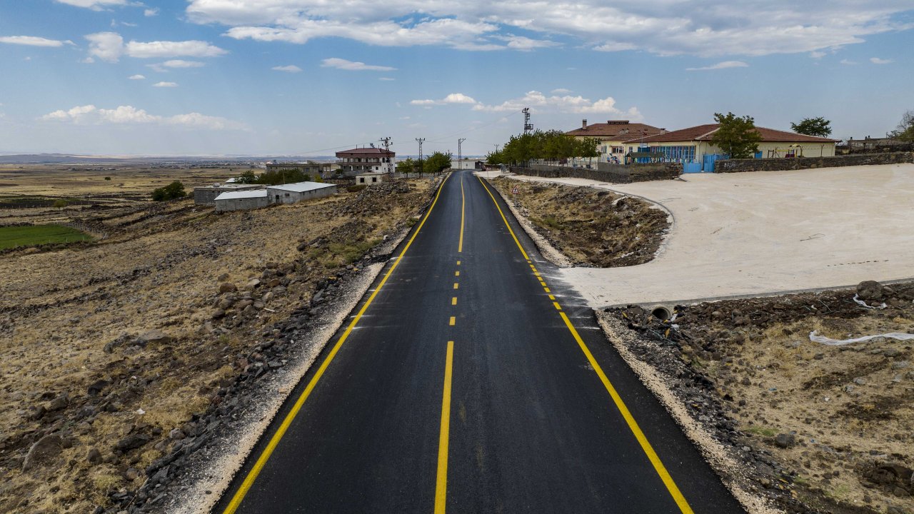 Diyarbakır’da 26 mahalleyi bağlayan 24 kilometrelik yol yenilendi