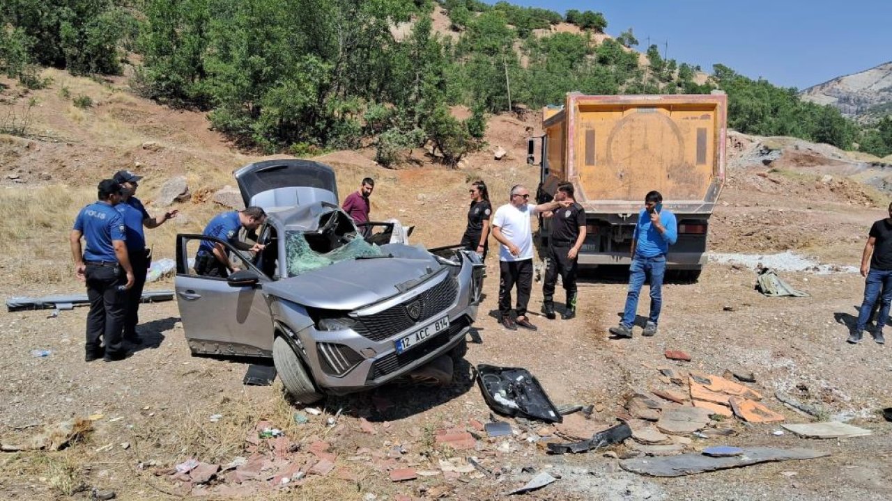 Dersim’de kamyon ile otomobil çarpıştı: 2 ölü, 7 yaralı