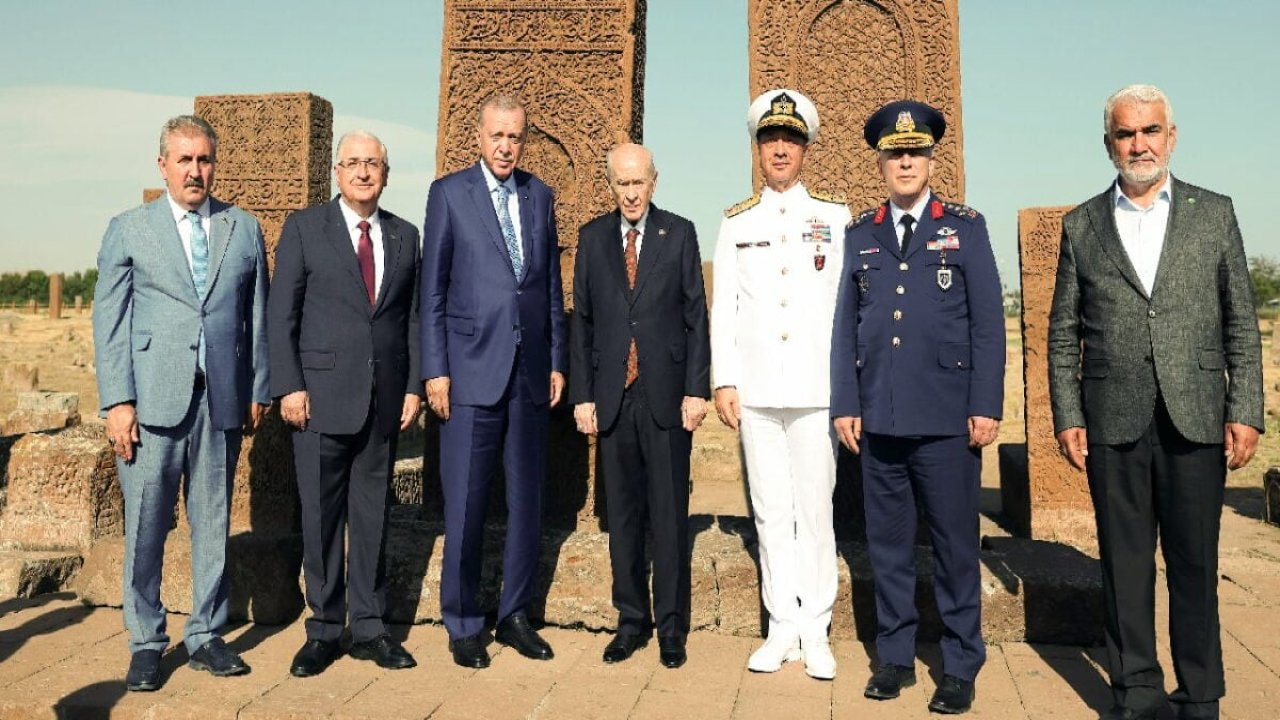 HÜDA PAR bu fotoğrafı eleştirenlere cevap verdi: Boş, beleş tayfa…