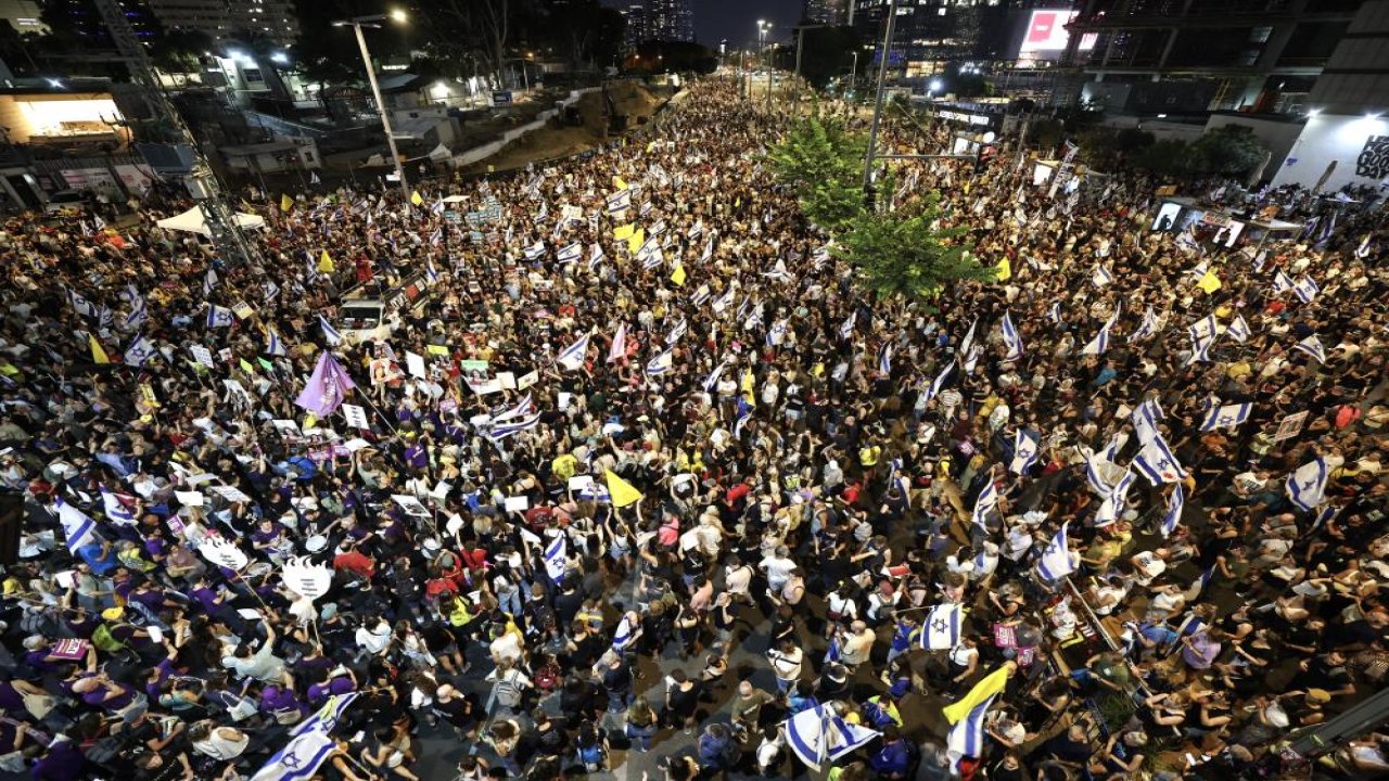 İsrailli protestocular Netanyahu’nun evinin önünde toplandı