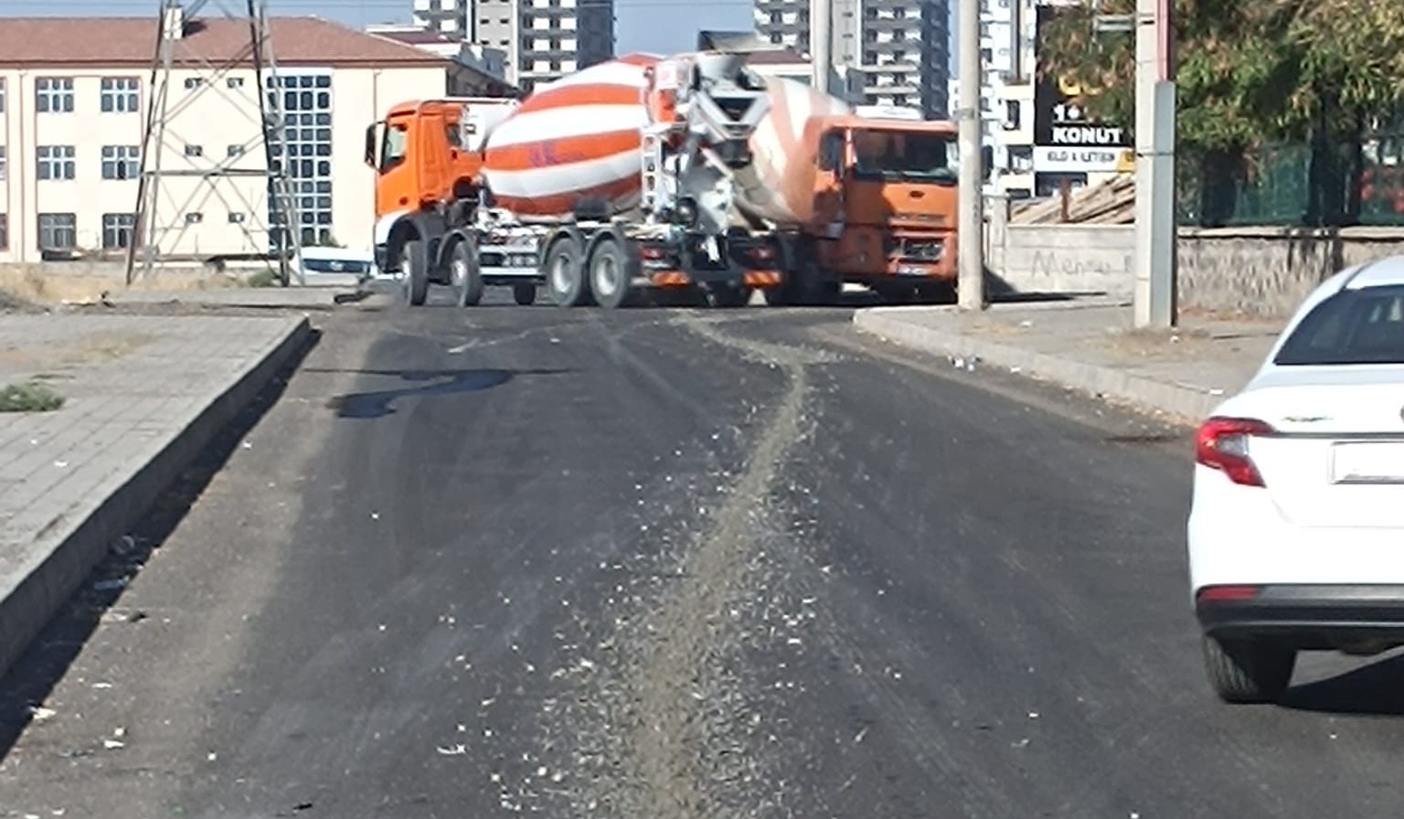 Diyarbakır’da mikser sorumsuzluğu: Asfalta beton