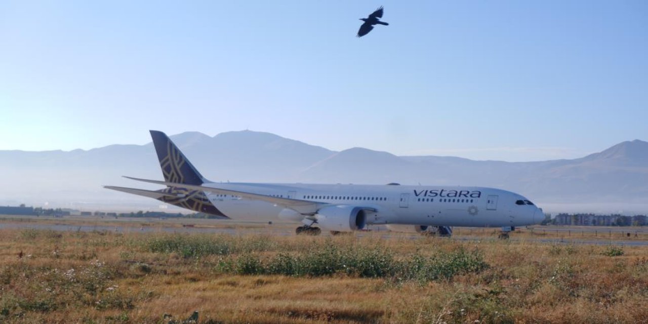 Bomba ihbarı asılsız çıktı uçak bekletiliyor