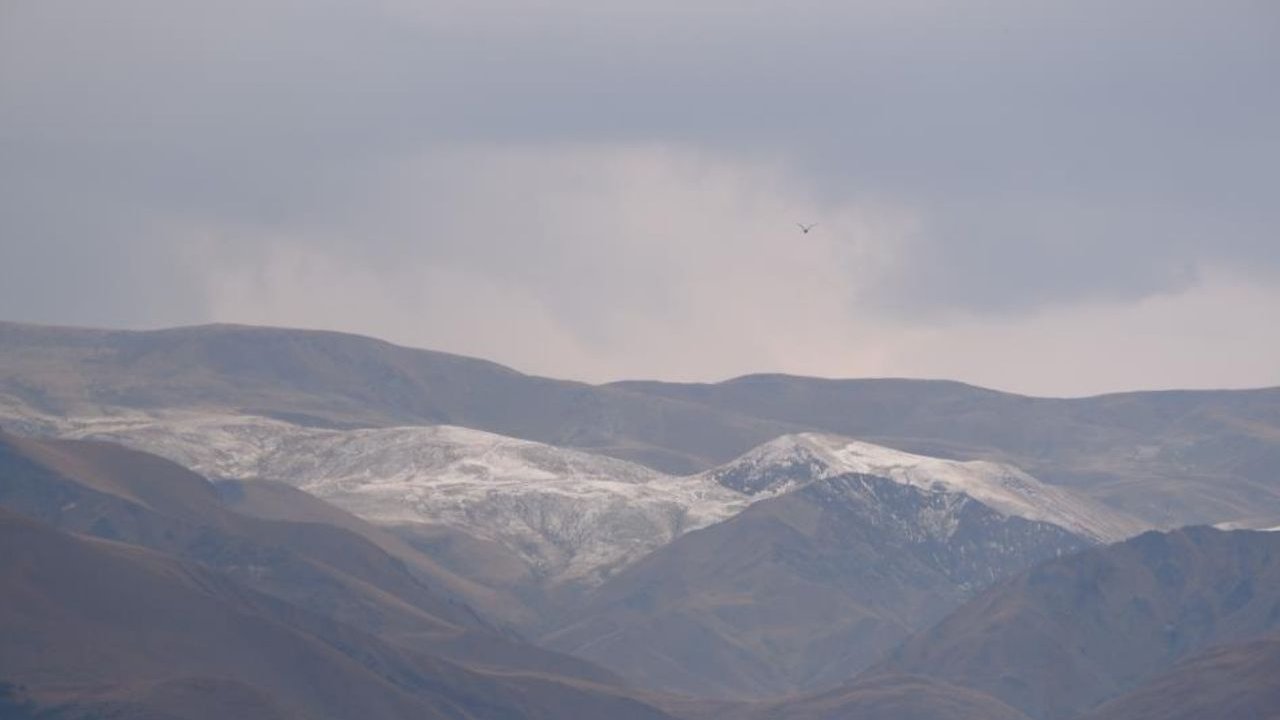 Erzurum’un kışı çabuk geldi: Yılın ilk karı yağdı