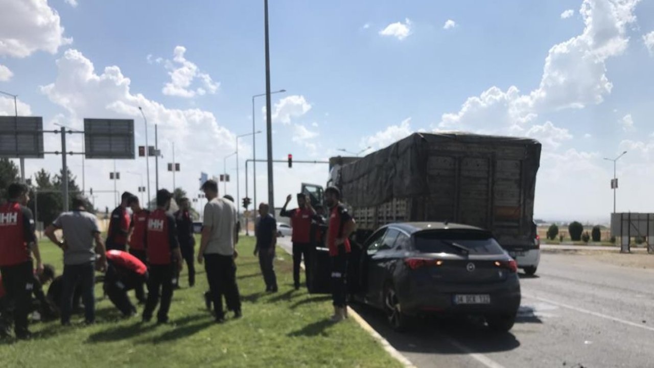 Kazada araca sıkıştı: Deprem tatbikatından dönen ekiplerce kurtarıldı