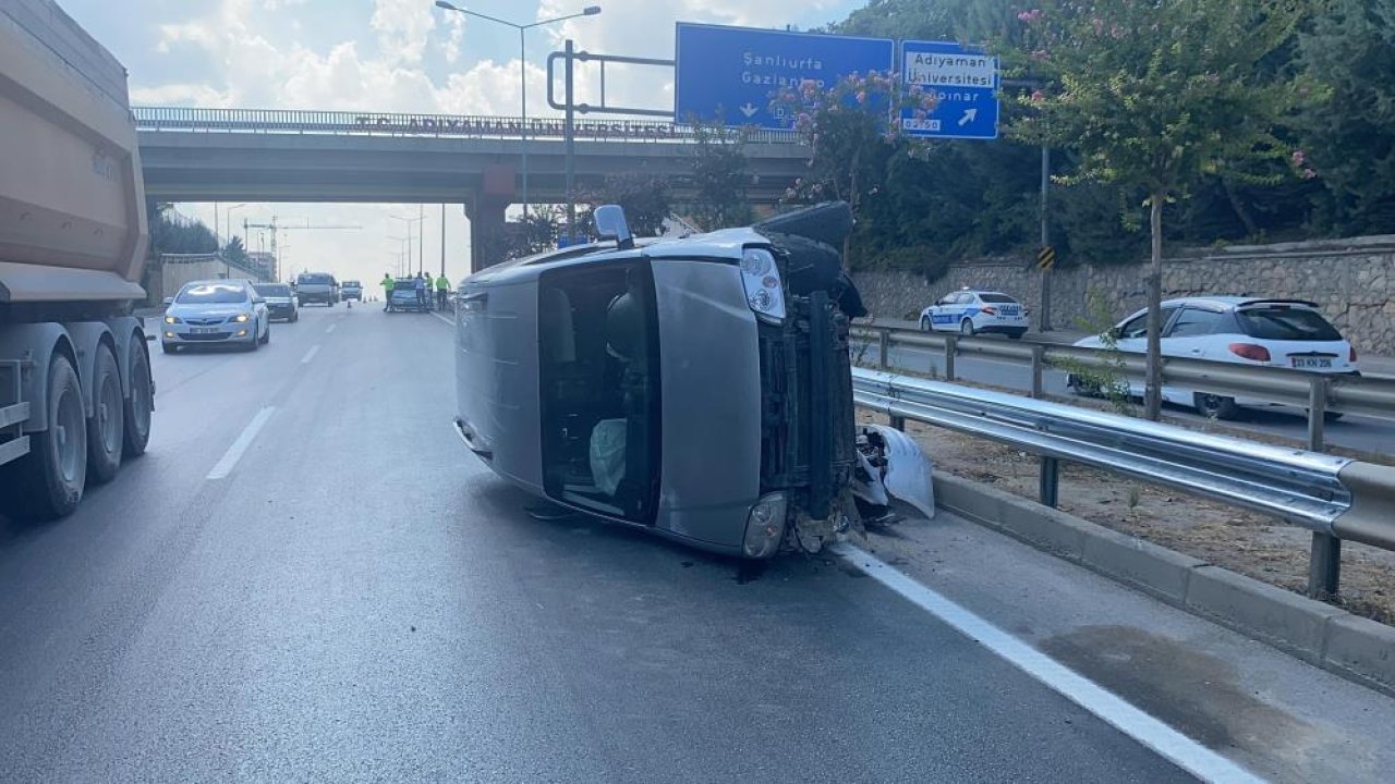 Ticari araç bariyerlere çarparak takla attı