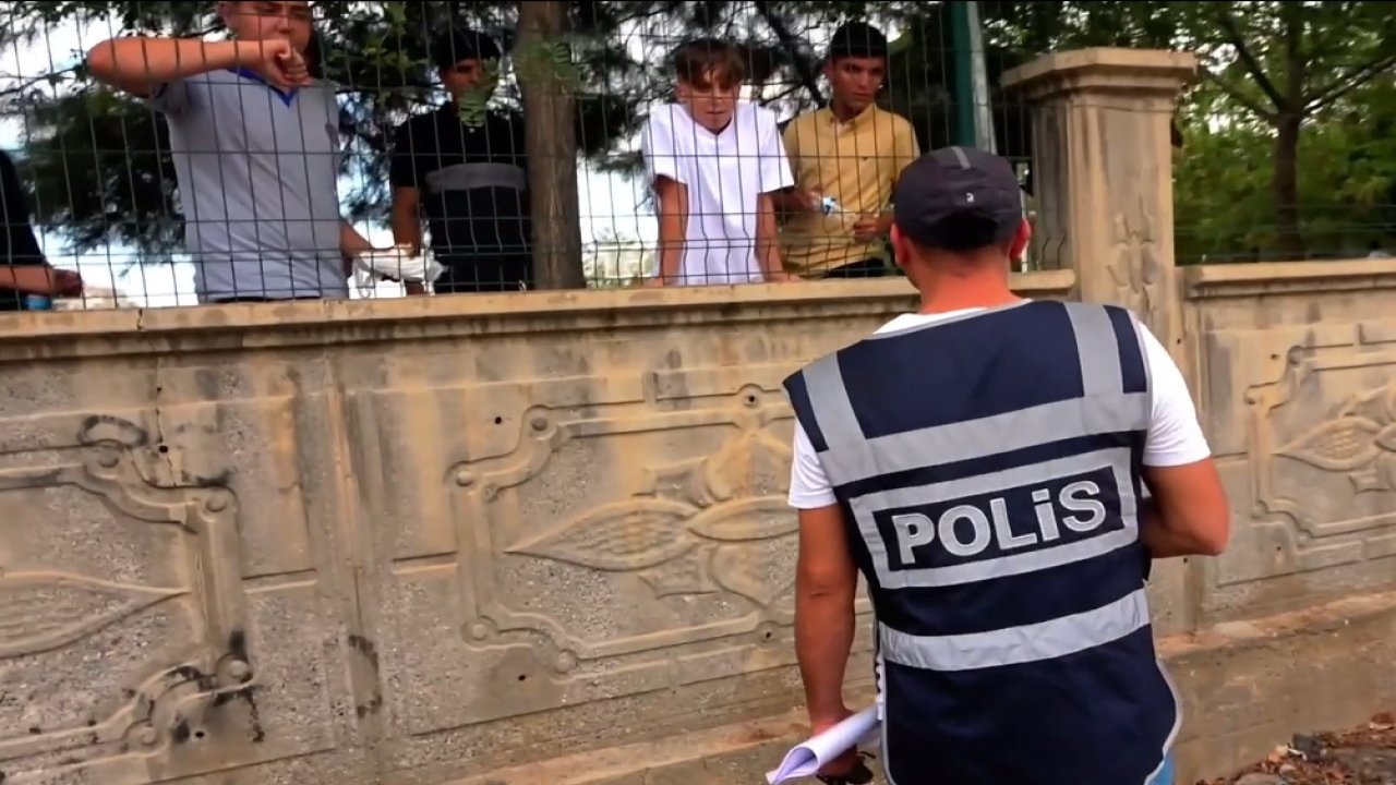 Diyarbakır’daki okulların çevresinde polis uygulaması başladı