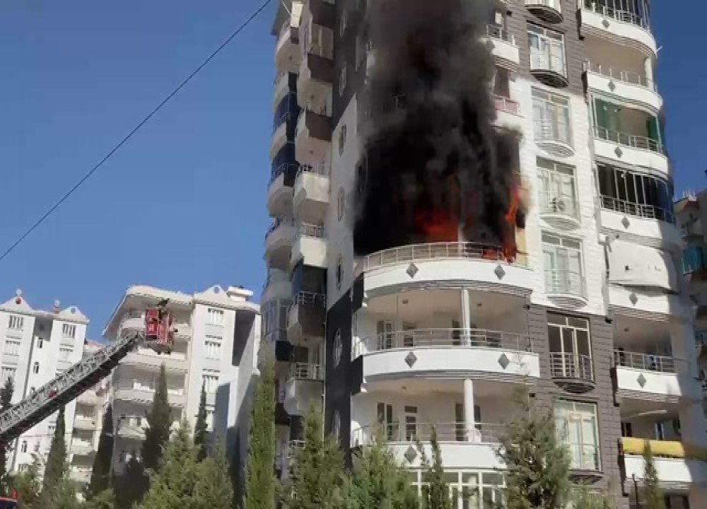 Adıyaman'da yangın: 4 kişi dumandan zehirlendi