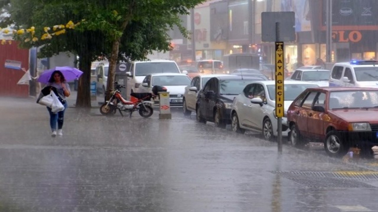 Erzincan güne yağmurla başladı