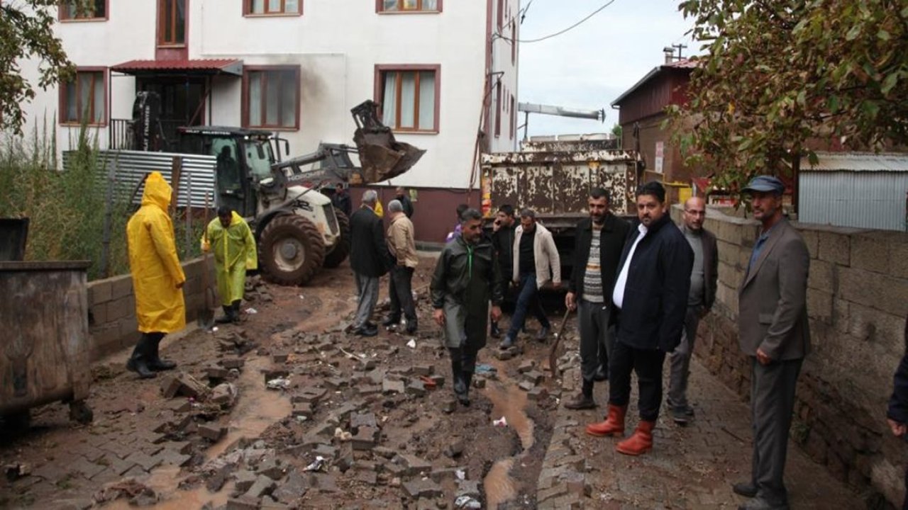 Bitlis Ahlat’ta büyük sel felaketi