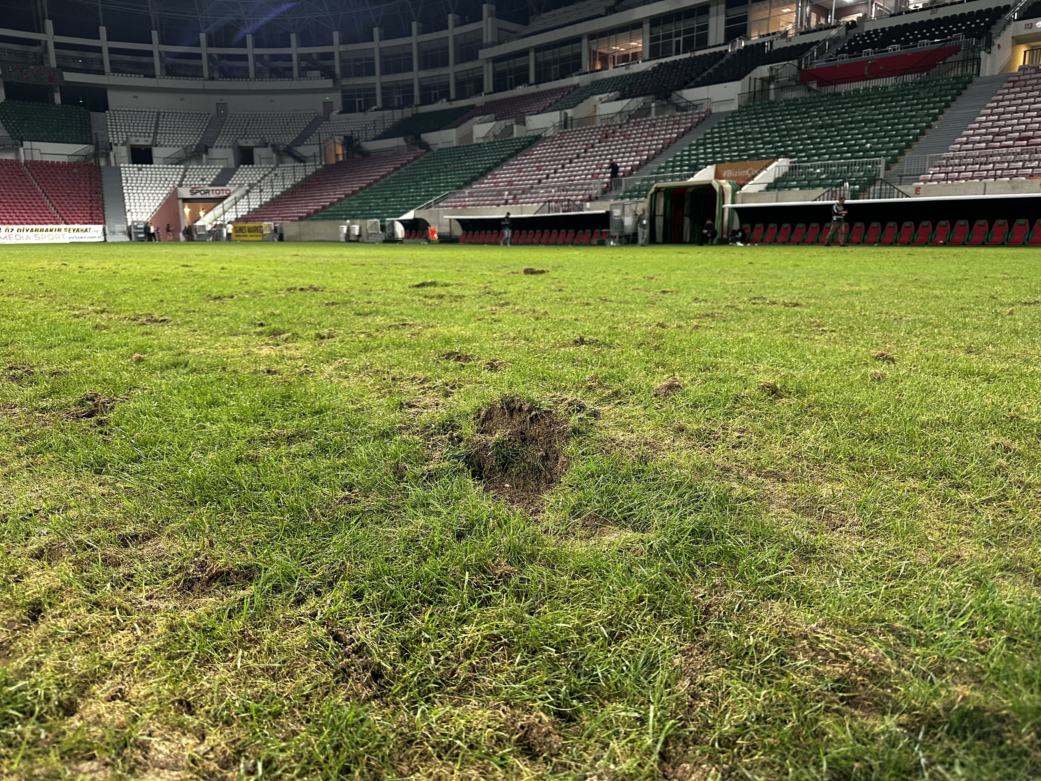 Maç sonrası Diyarbakır Stadyumu bu hale geldi!