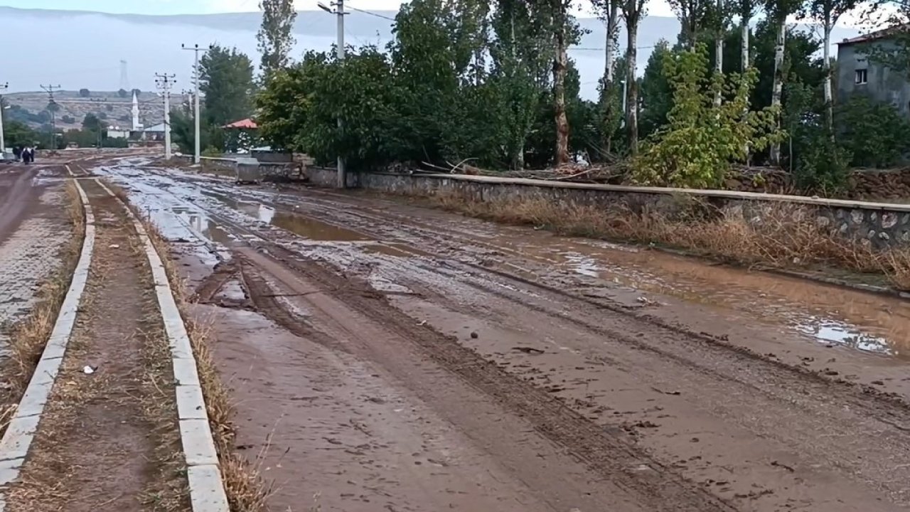 Sağanak, sel ve taşkınlara neden oldu