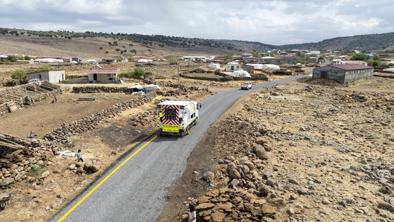 Diyarbakır’ın 12 ilçesinde 250 kilometrelik yol yapıldı