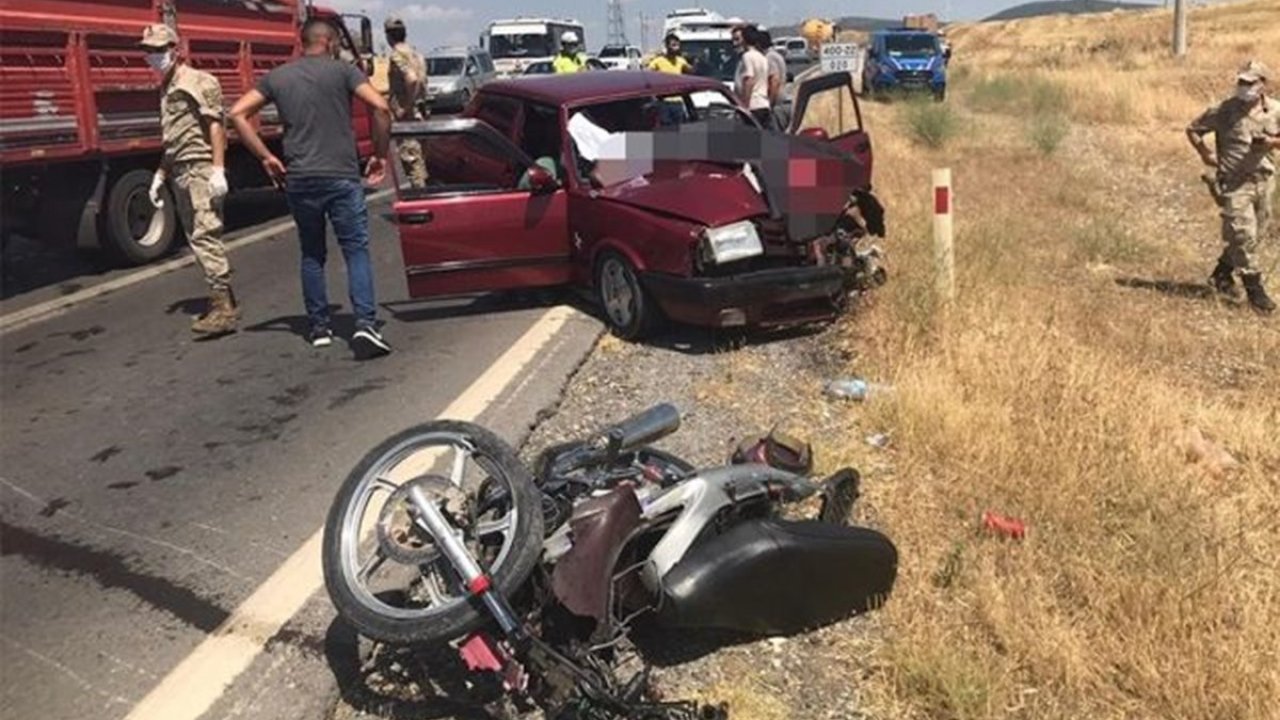 Gaziantep’te otomobille motosiklet çarpıştı