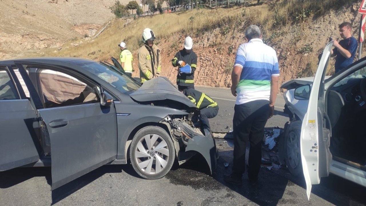 Mardin’de iki otomobil çarpıştı: 2 yaralı