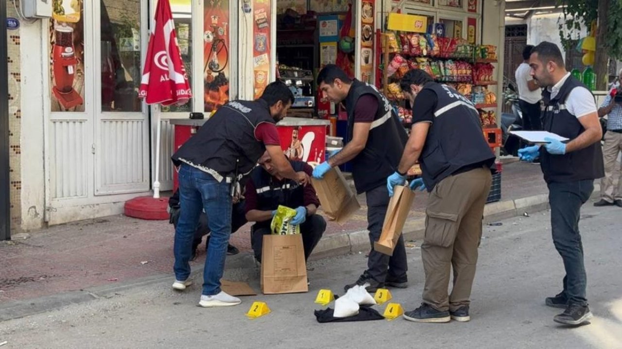 2 kilo uyuşturucuyu sokağa fırlattı: Yakalanmaktan kurtulamadı