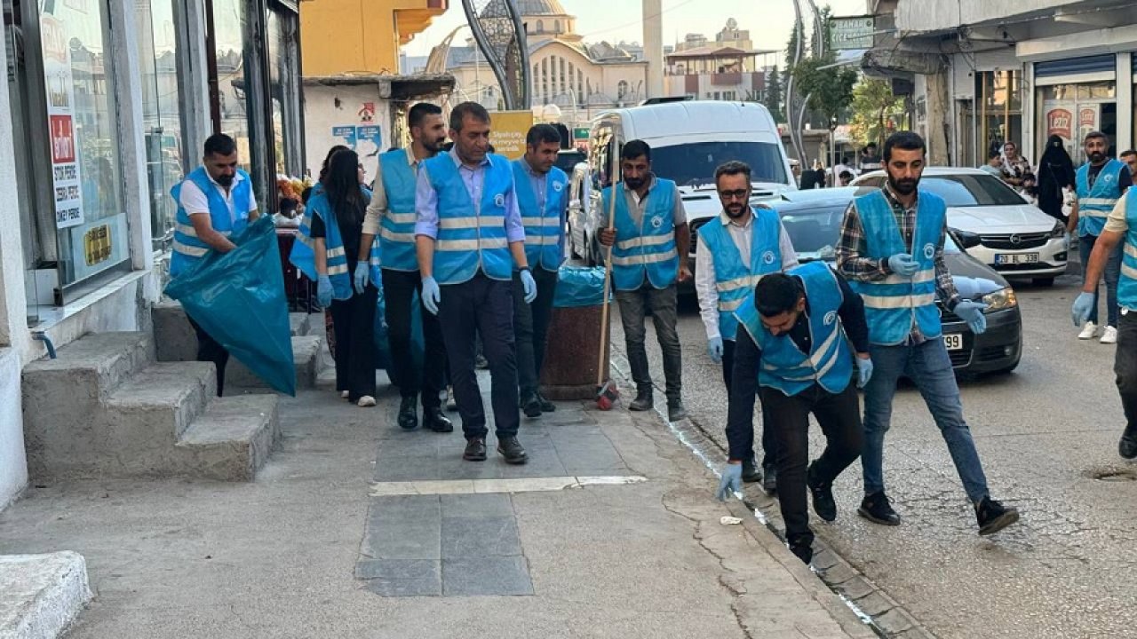 O ilçede büyük temizlik kampanyası: Eş Başkanlar da katıldı