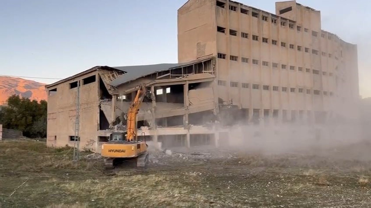 30 yıl önce yapılan fabrika faaliyete girmeden yıktırıldı