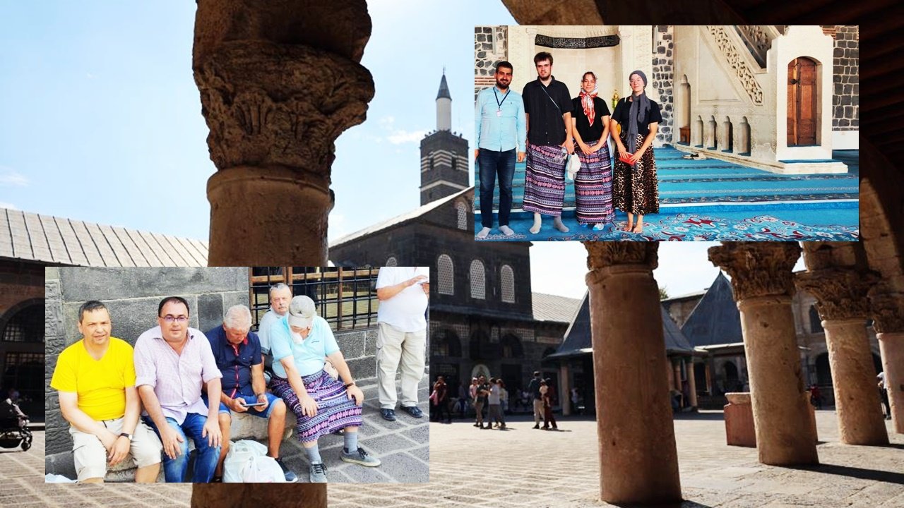 Erkek turistler bu kez Diyarbakır’da etek giydi