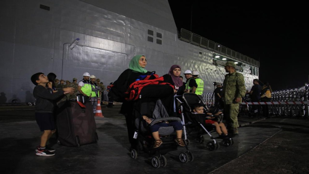 Lübnan'dan gelen gemideki 377 kişi tahliye edildi