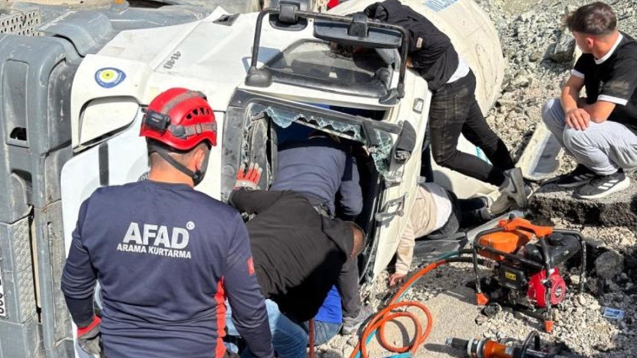 Tunceli’de beton mikseri devrildi