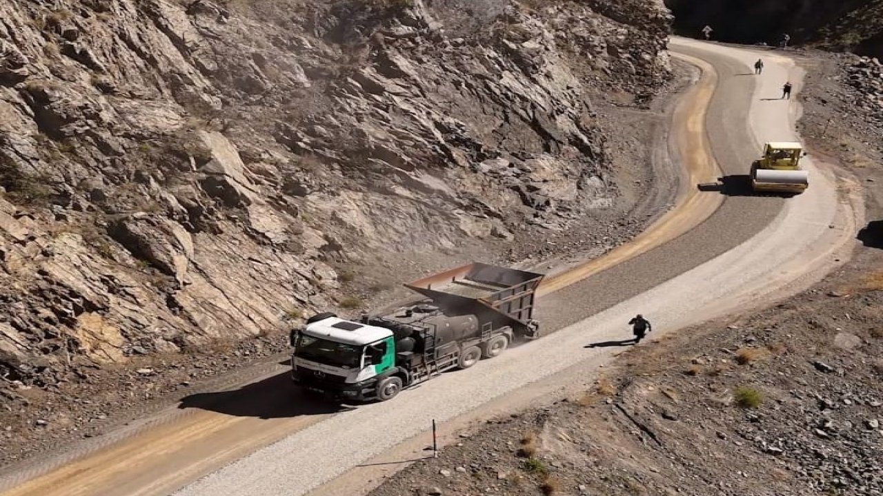 Kış öncesi 15 km köy yolları tamamlandı