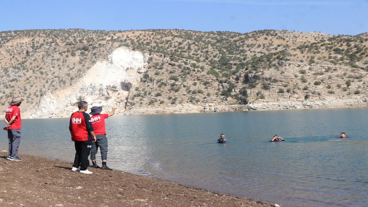 Piknikçilerin kamyoneti Botan Çayı’nda kayboldu: Bulunamıyor