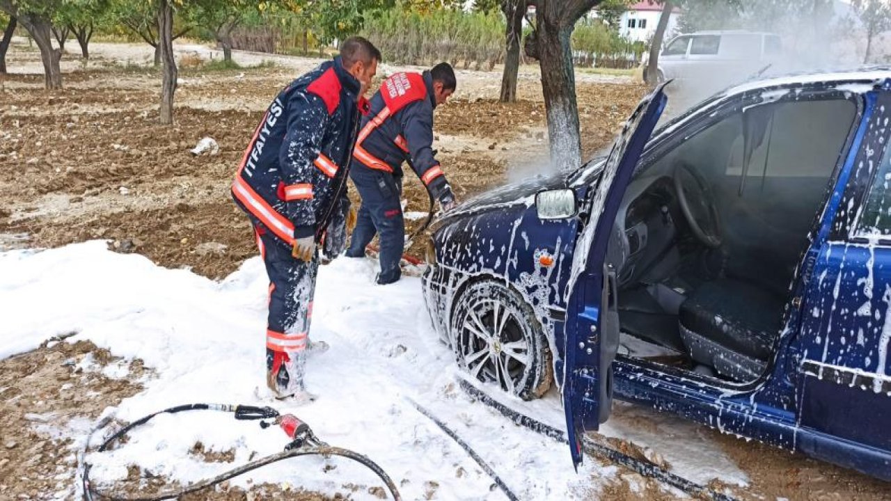 Malatya’da park halindeki araç aniden alev aldı