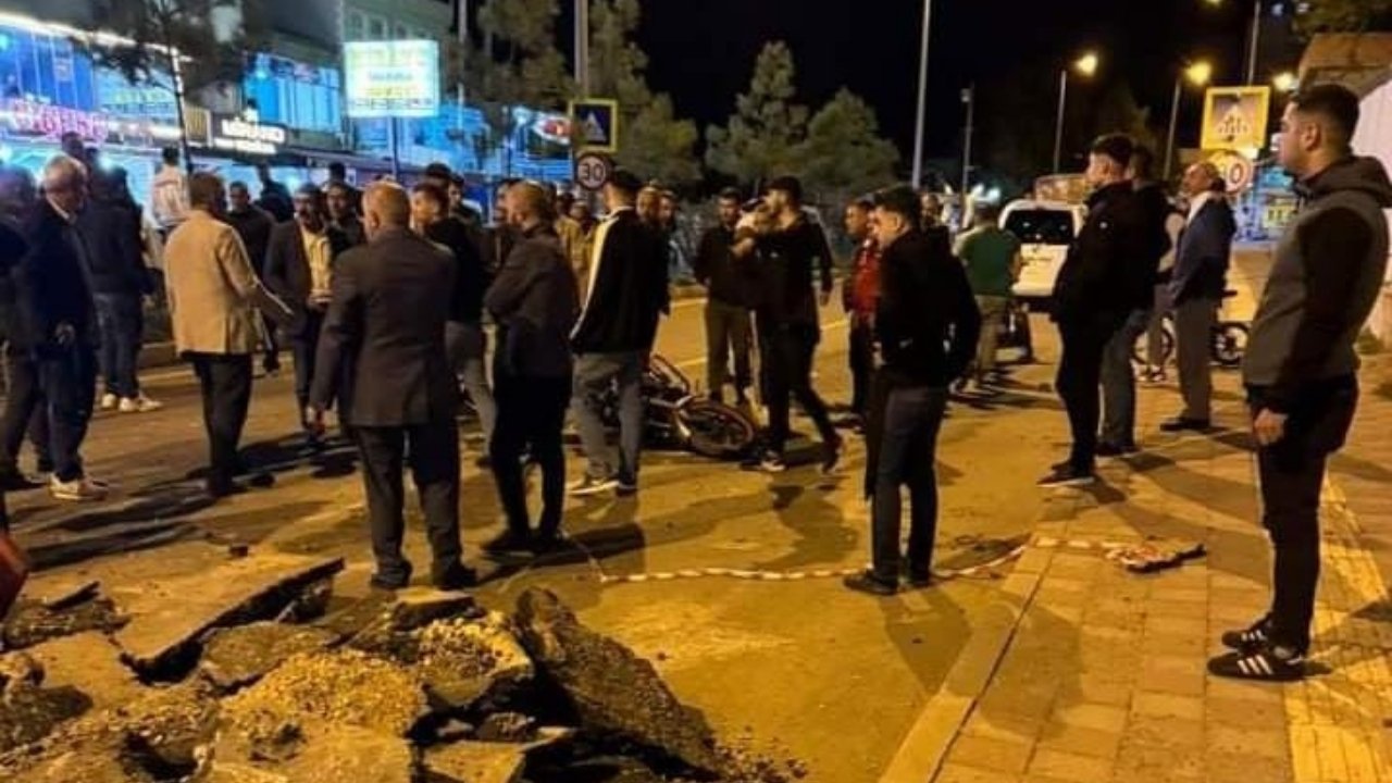 Diyarbakır’da motosiklet çukura düştü: 2 yaralı