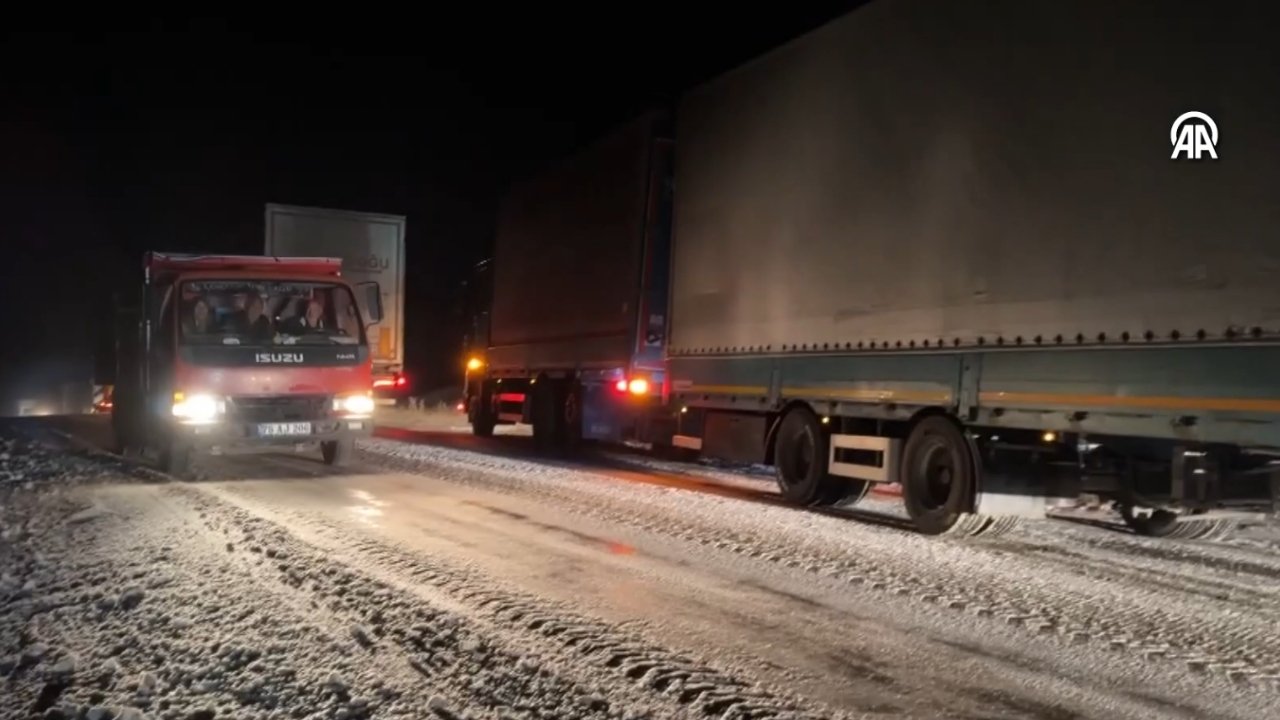 Ardahan-Şavşat yolu ağır tonajlı araçlara kapatıldı