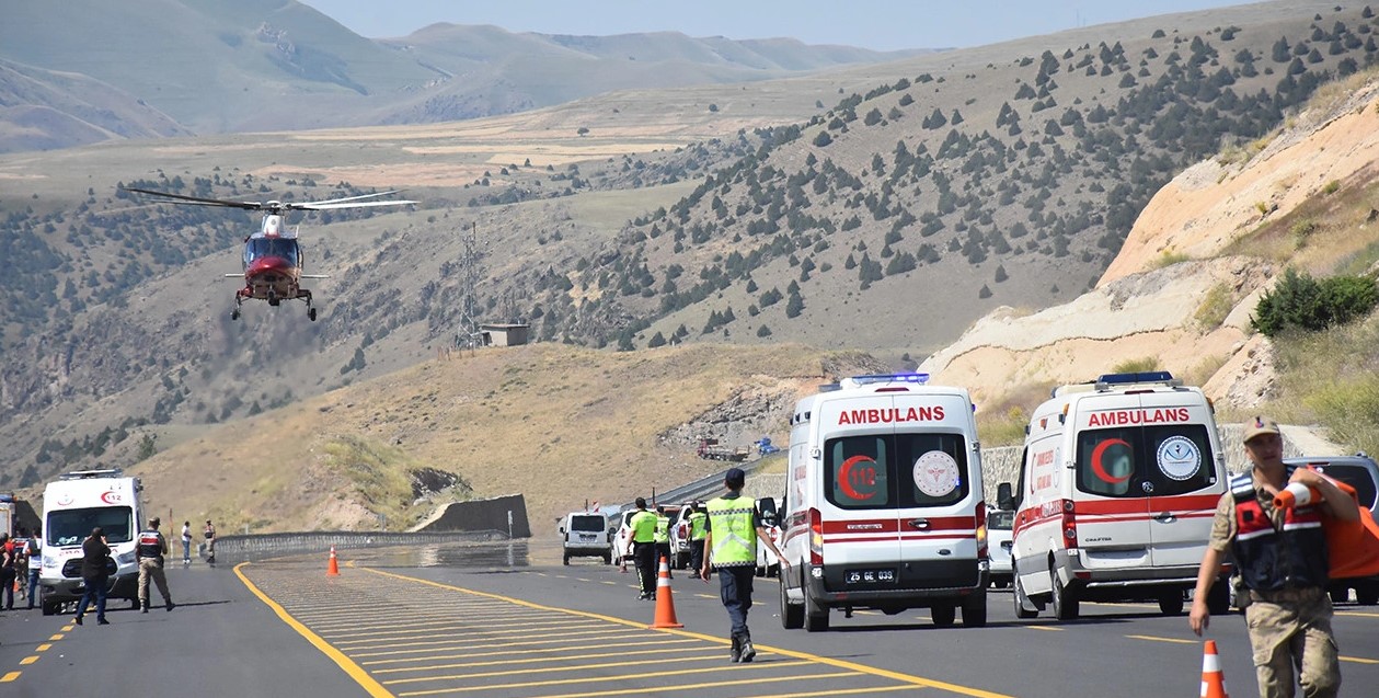 Karst’da katliam gibi kaza: 7 kişi öldü, 22 kişi yaralandı