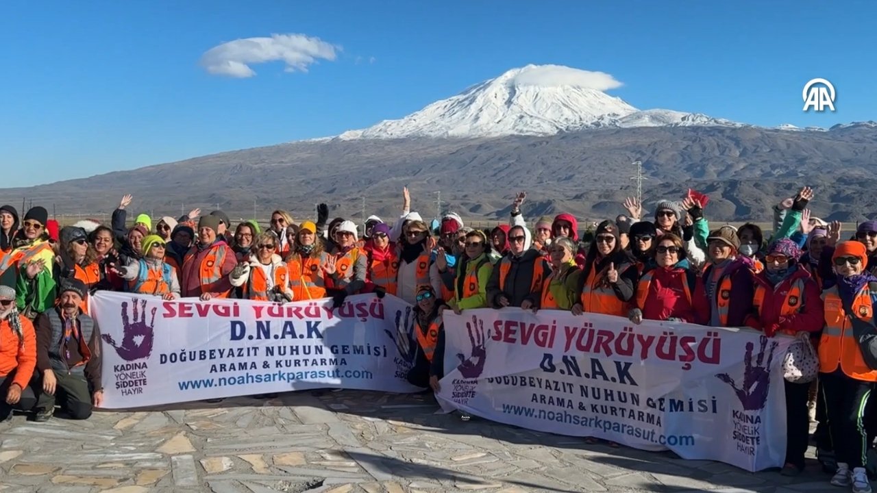 100 kadın ‘Kadına Şiddet’e dikkat çekmek için Doğu’ya çıkarma yaptı