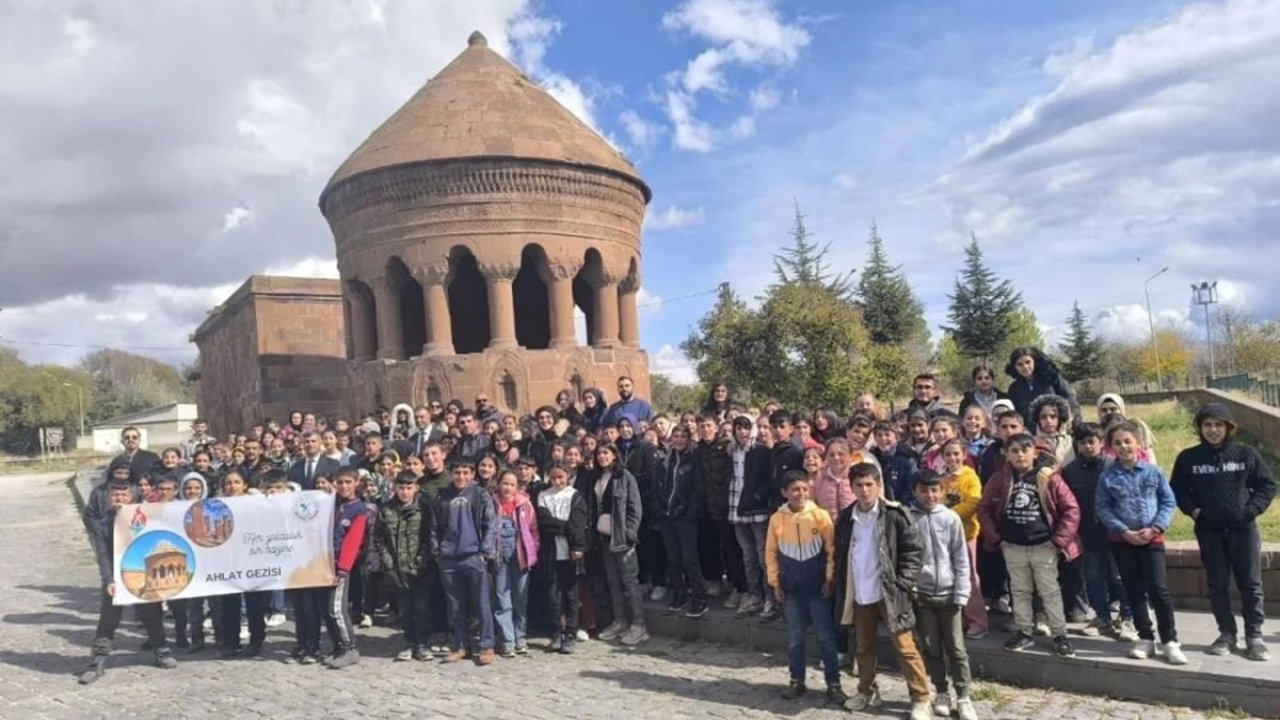 Muş’tan Ahlat’a tarihi değerlere ziyaret